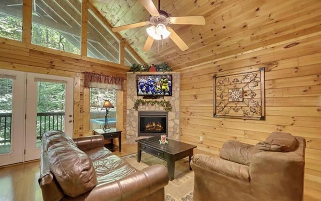 Creekside Paradise Found! One-Bedroom Mountain Cabin In Pigeon Forge Сивиървил Екстериор снимка